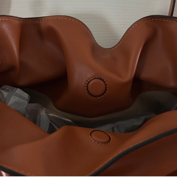 🤎 Designer-Inspired Mini Drawstring Clutch 🤎 - Picture 2 of 5